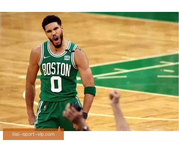 卡鲁索调皮抢水壶哈特机智躲避结果泼满前队友一身水