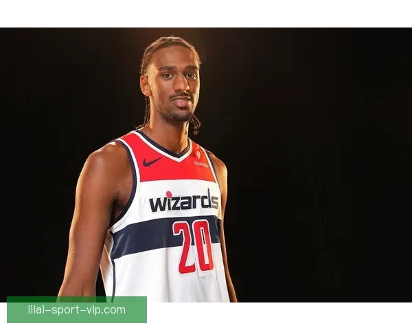 科尔控制主力上场时间应对背靠背文班自信心爆棚展现强大潜力